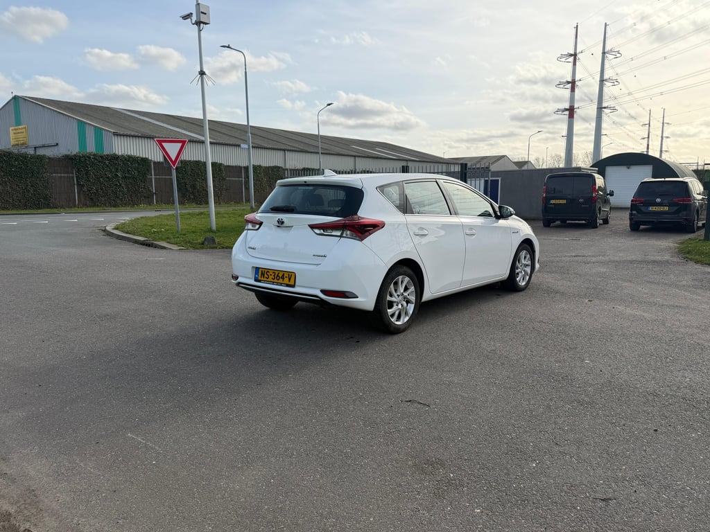 TOYOTA AURIS - Image 2