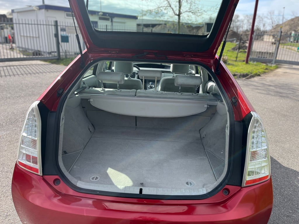 TOYOTA PRIUS - Image 9