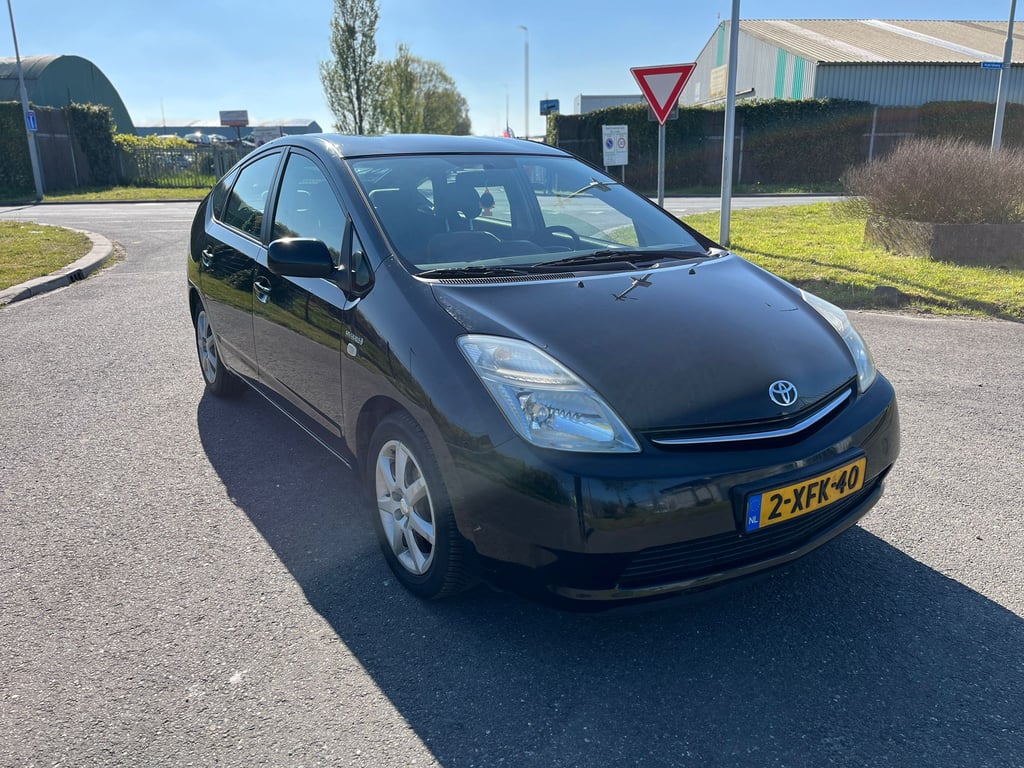 TOYOTA PRIUS - Image 8