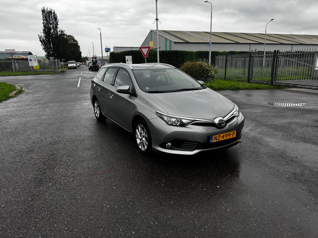 TOYOTA AURIS TOURING SPORTS - Image 3