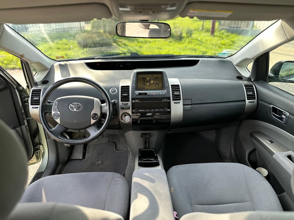 TOYOTA PRIUS - Image 14