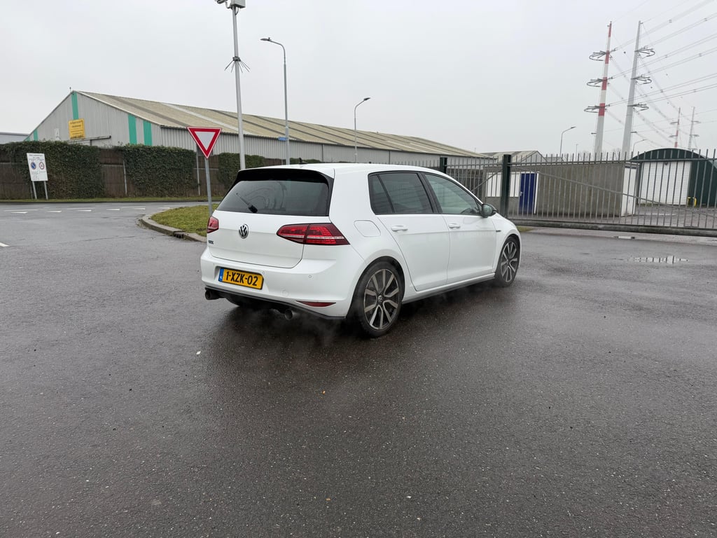 VOLKSWAGEN GOLF - Image 14