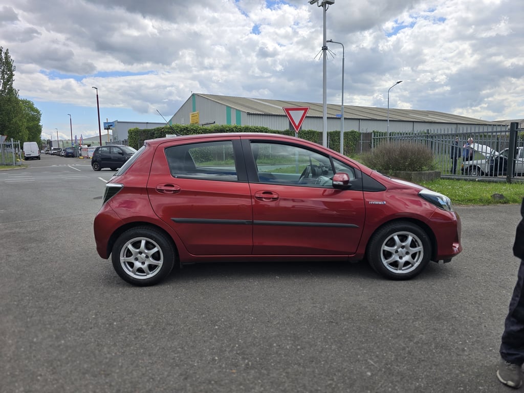 TOYOTA YARIS - Image 7