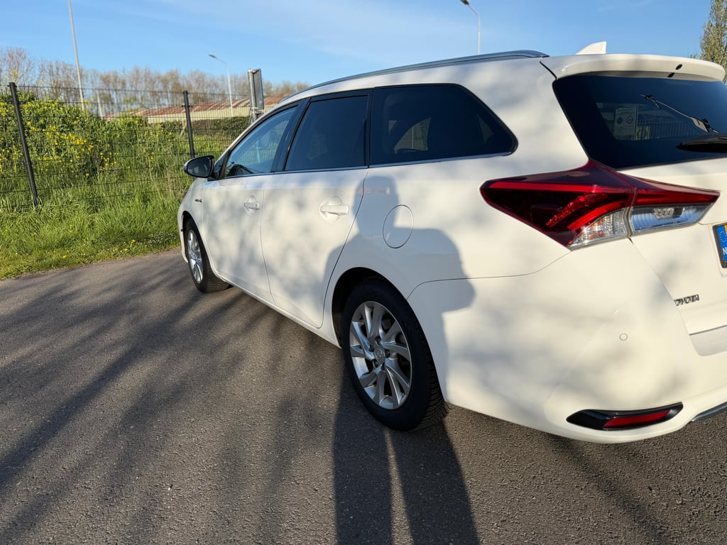 TOYOTA AURIS TOURING SPORTS - Image 12