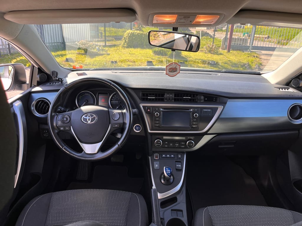 TOYOTA AURIS TOURING SPORTS - Image 16