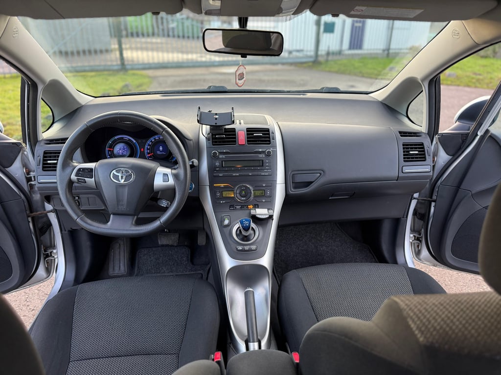 TOYOTA AURIS - Image 27