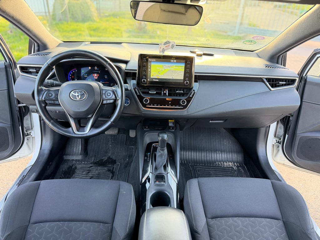 TOYOTA COROLLA TOURING SPORTS - Image 18