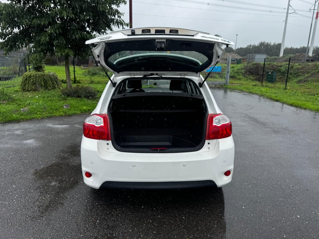 TOYOTA AURIS - Image 11