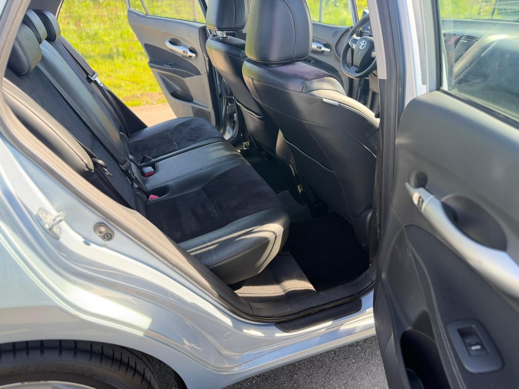 TOYOTA AURIS - Image 14