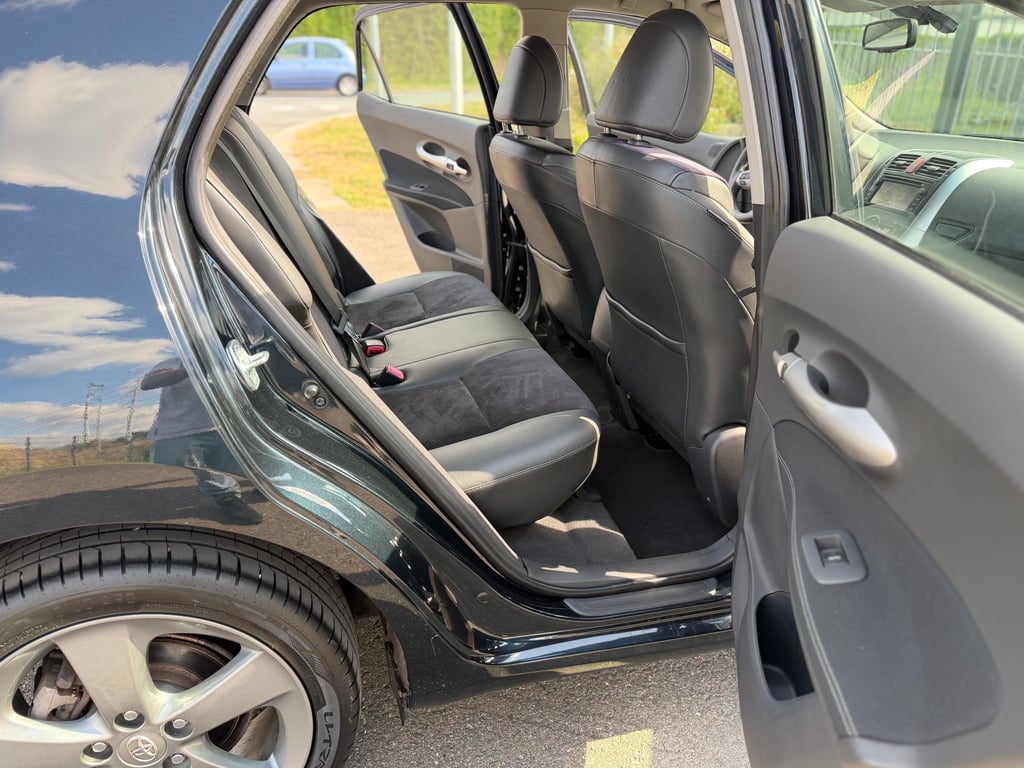 TOYOTA AURIS - Image 13
