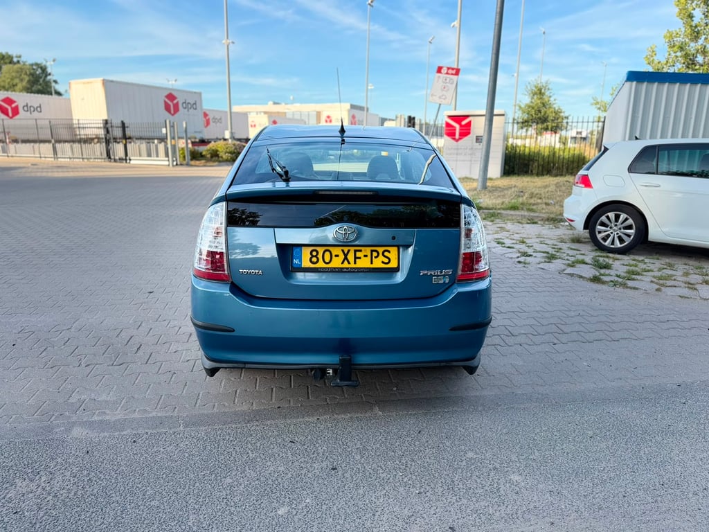 TOYOTA PRIUS - Image 11
