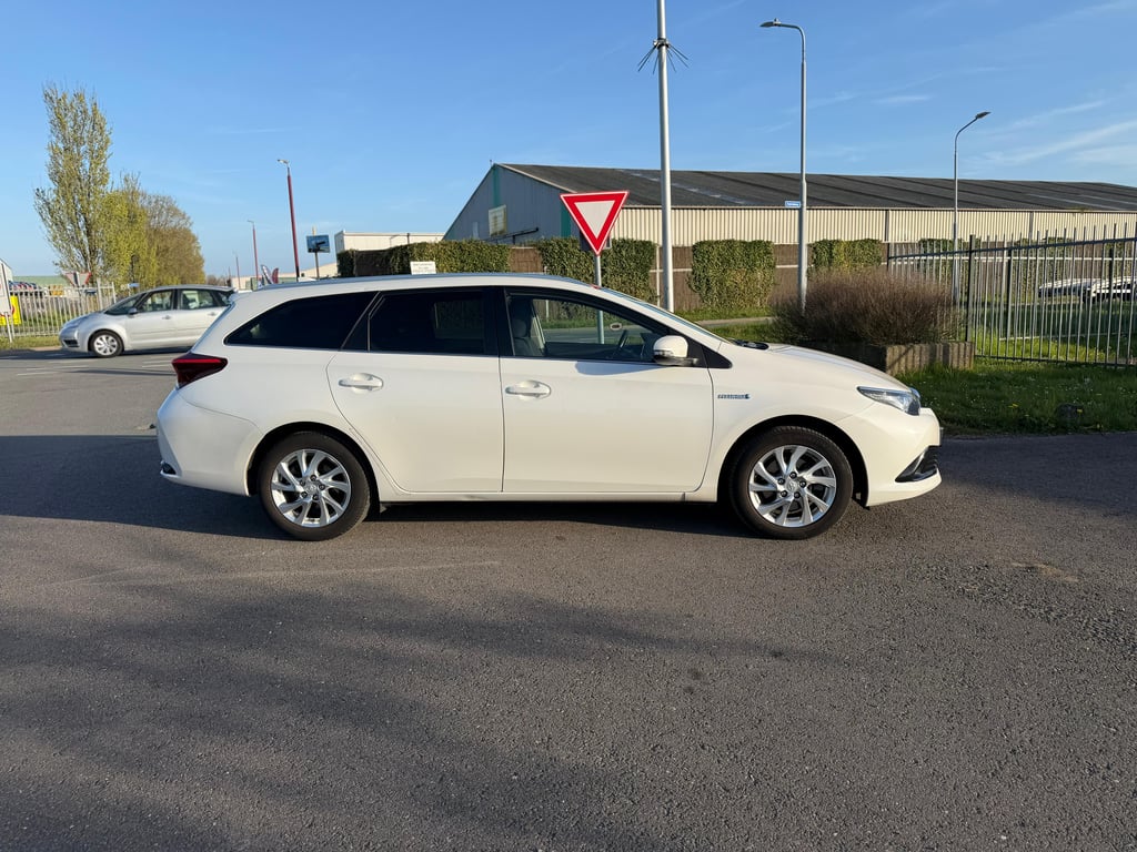 TOYOTA AURIS TOURING SPORTS - Image 8