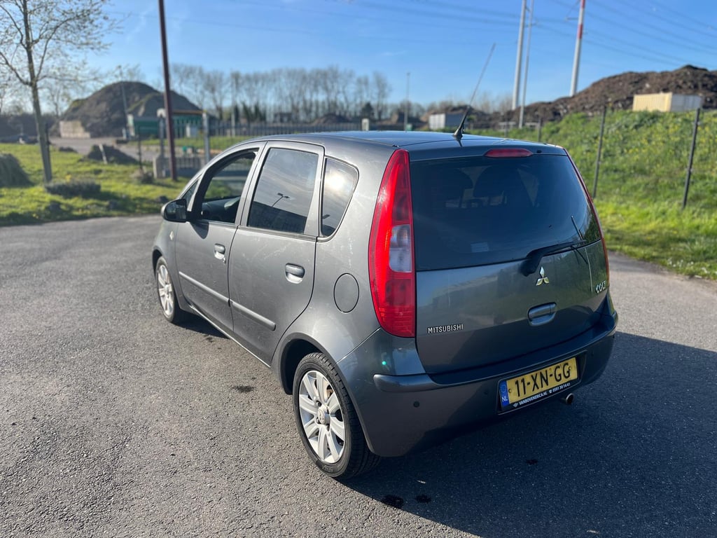 MITSUBISHI COLT - Image 4