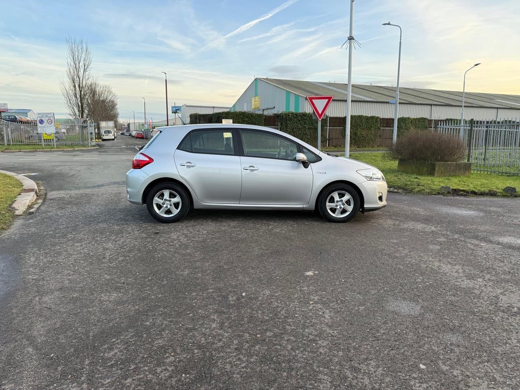 TOYOTA AURIS - Image 14