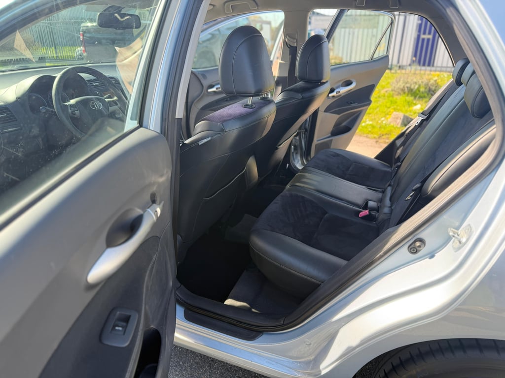 TOYOTA AURIS - Image 15