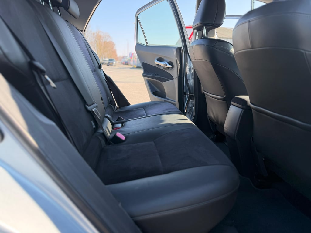 TOYOTA AURIS - Image 16