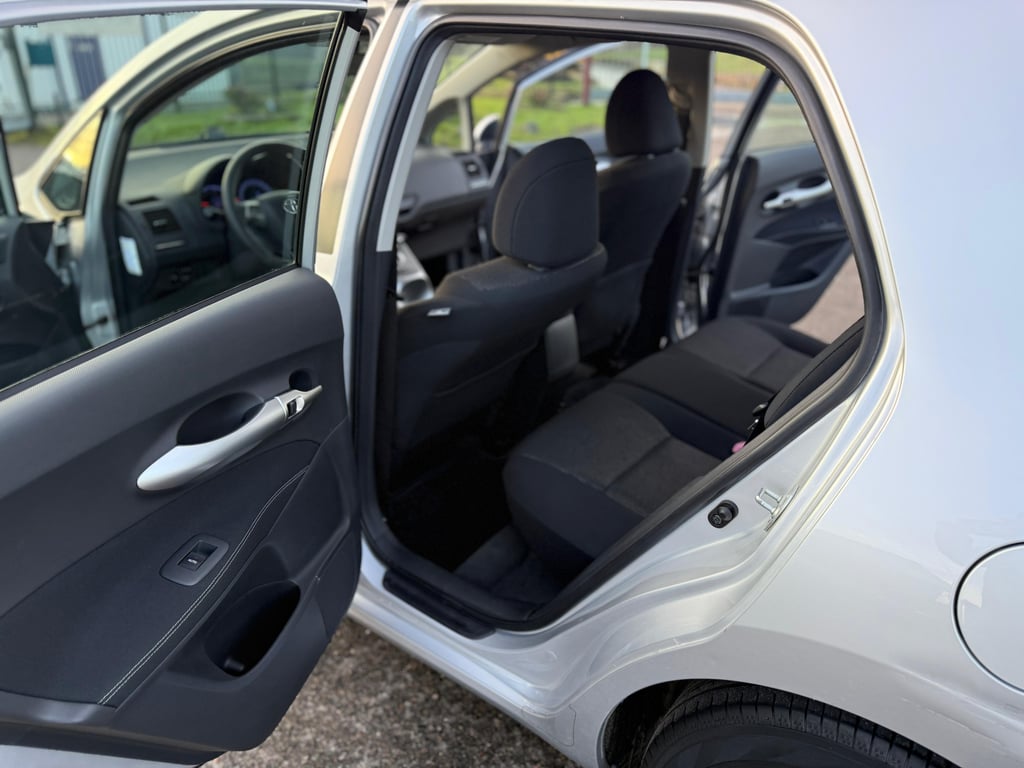 TOYOTA AURIS - Image 28