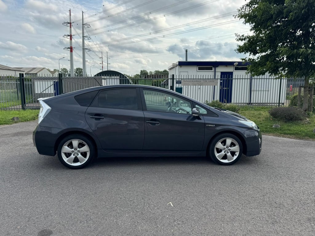 TOYOTA PRIUS - Image 6