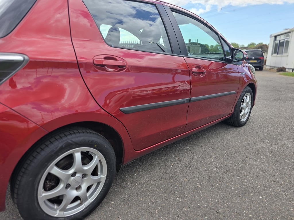 TOYOTA YARIS - Image 2