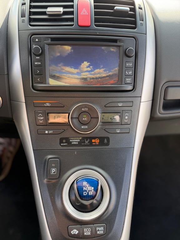 TOYOTA AURIS - Image 16