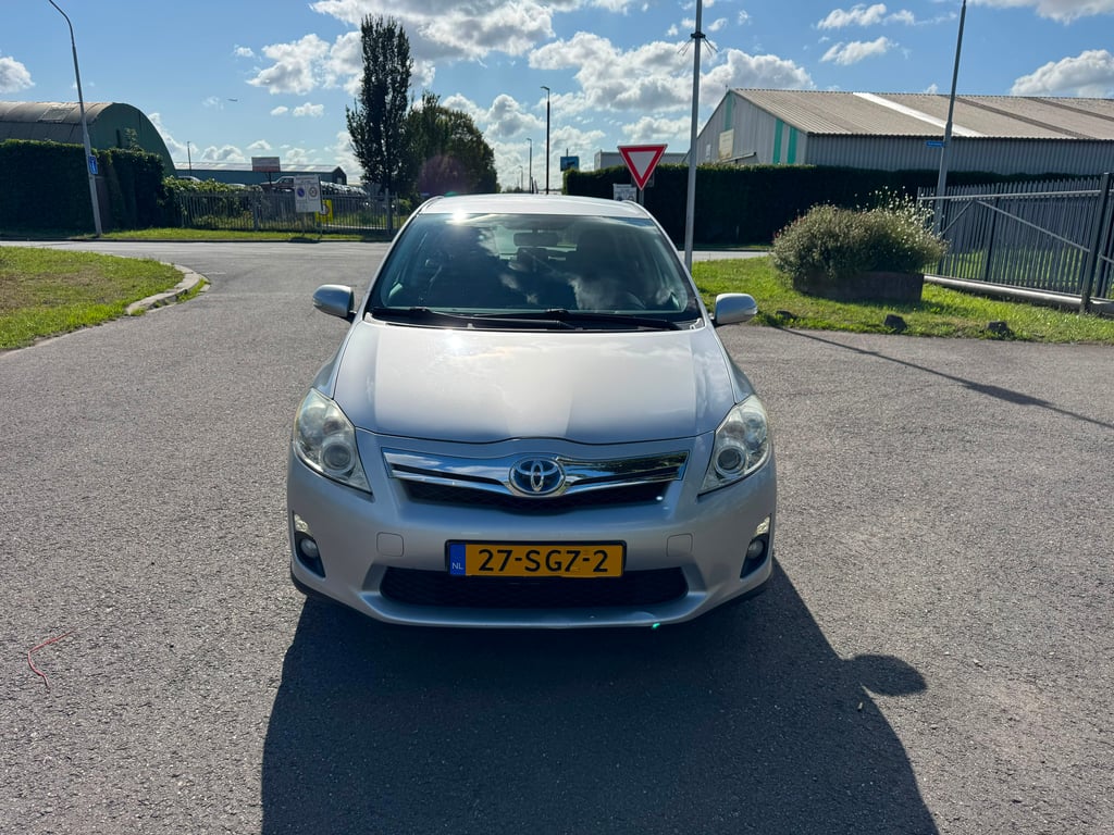 TOYOTA AURIS