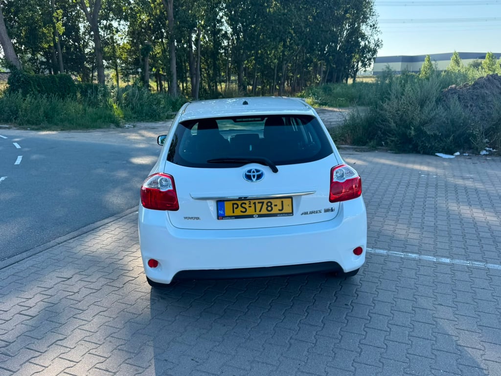 TOYOTA AURIS - Image 8