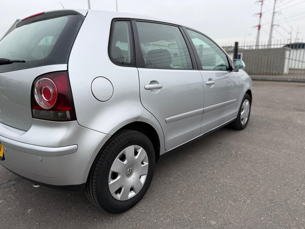 VOLKSWAGEN POLO - Image 2