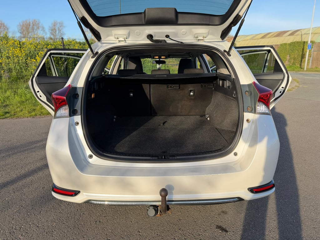 TOYOTA AURIS TOURING SPORTS - Image 11