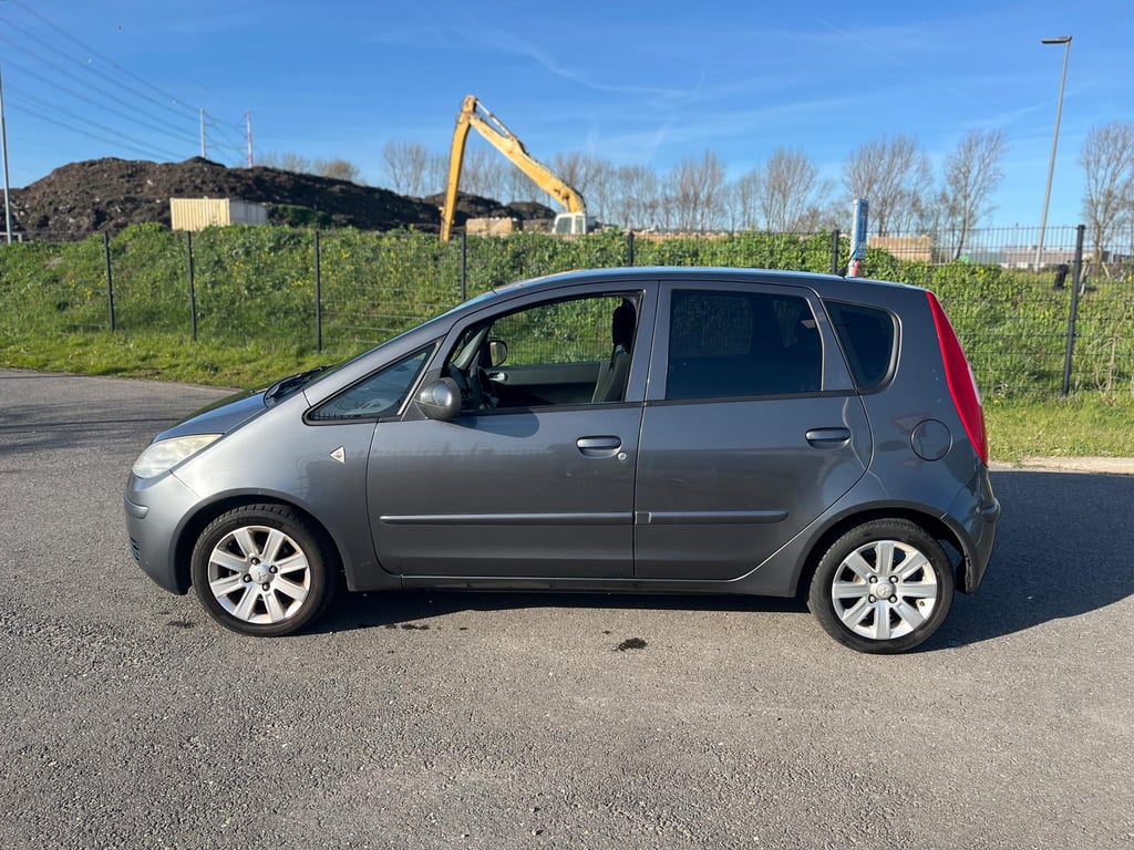 MITSUBISHI COLT - Image 3