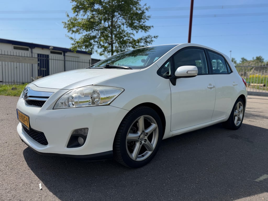 TOYOTA AURIS - Image 7