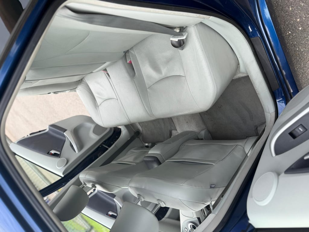 TOYOTA AURIS - Image 12