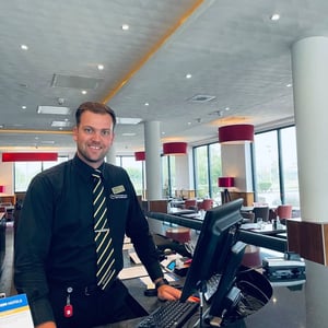 Maas · Hotelmanager