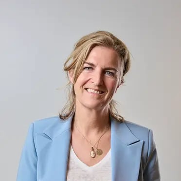 Esther Bakvis