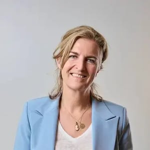 Esther Bakvis