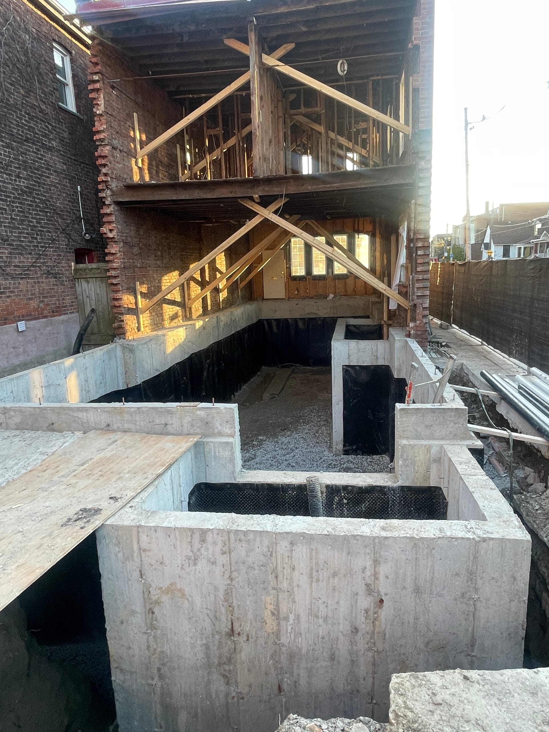 Foundation wall formwork assembly including specialized blindside wall installation Toronto residential extension