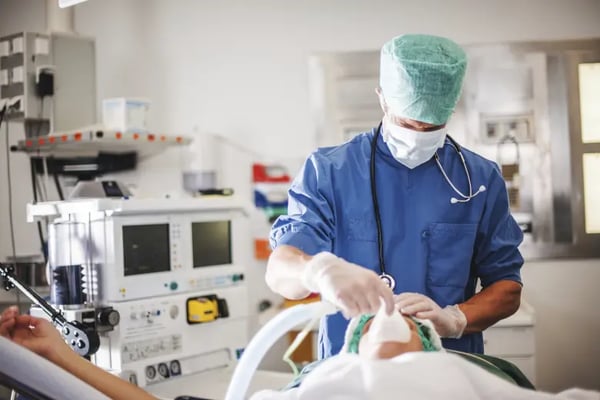 Surgeon operating on a patient