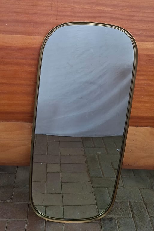 Decorative wall mirror with metalic trim