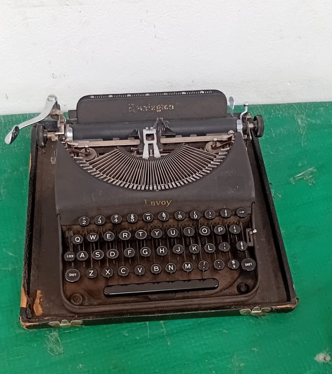 Remington Envoy Manual Typewriter