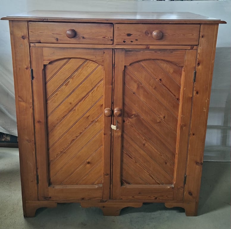 Rustic Origan Pine Cabinet