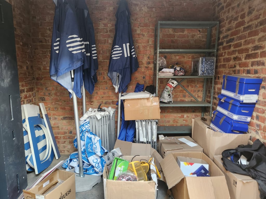 Lot 55 Umbrellas Unit