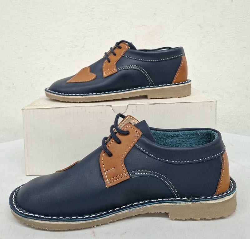 Size 7 Two-Tone Leather Casual Shoes (Boat Shoe / Moccasin Style)