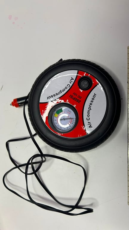12V portable air compressor for inflating car tires rated for 260 PSI Brand new