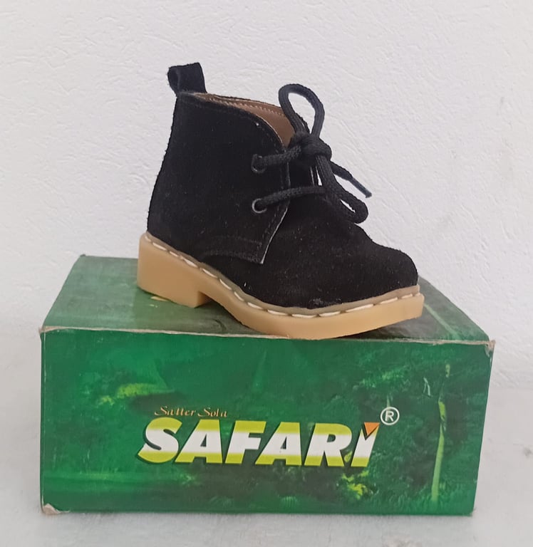 kids Size 4 -New Safari Genuine Leather Lace-Up Ankle Boots (Kids)