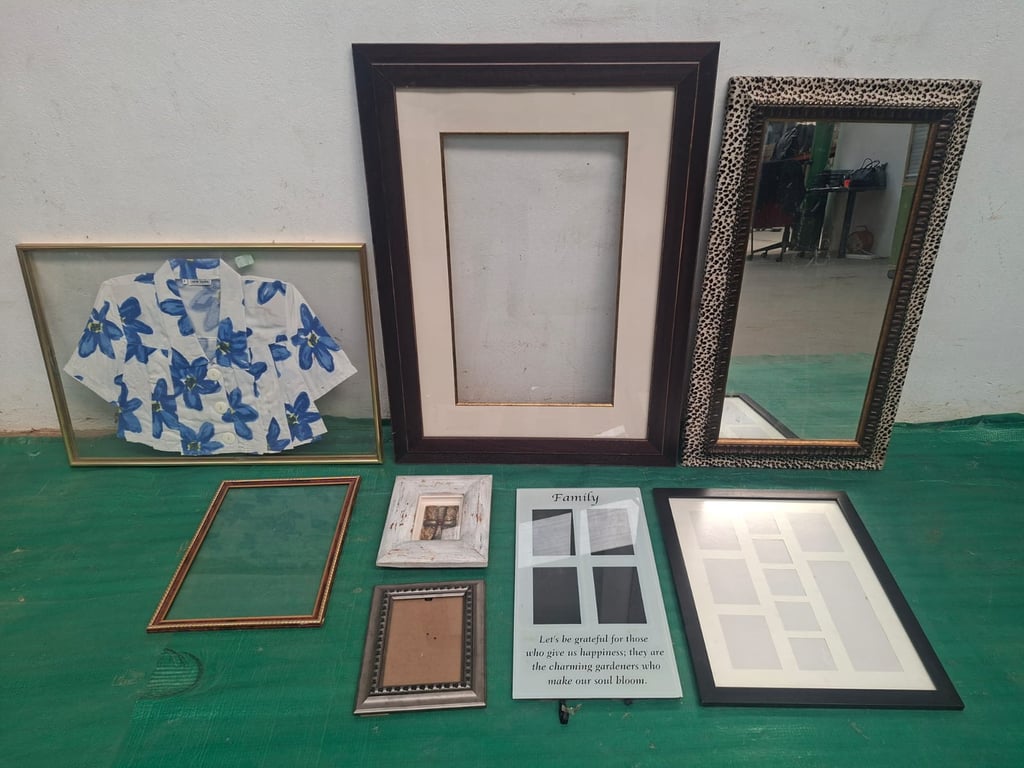 Joblot Of Artframes,Picture frames,Empty Frames & Framed Mirror