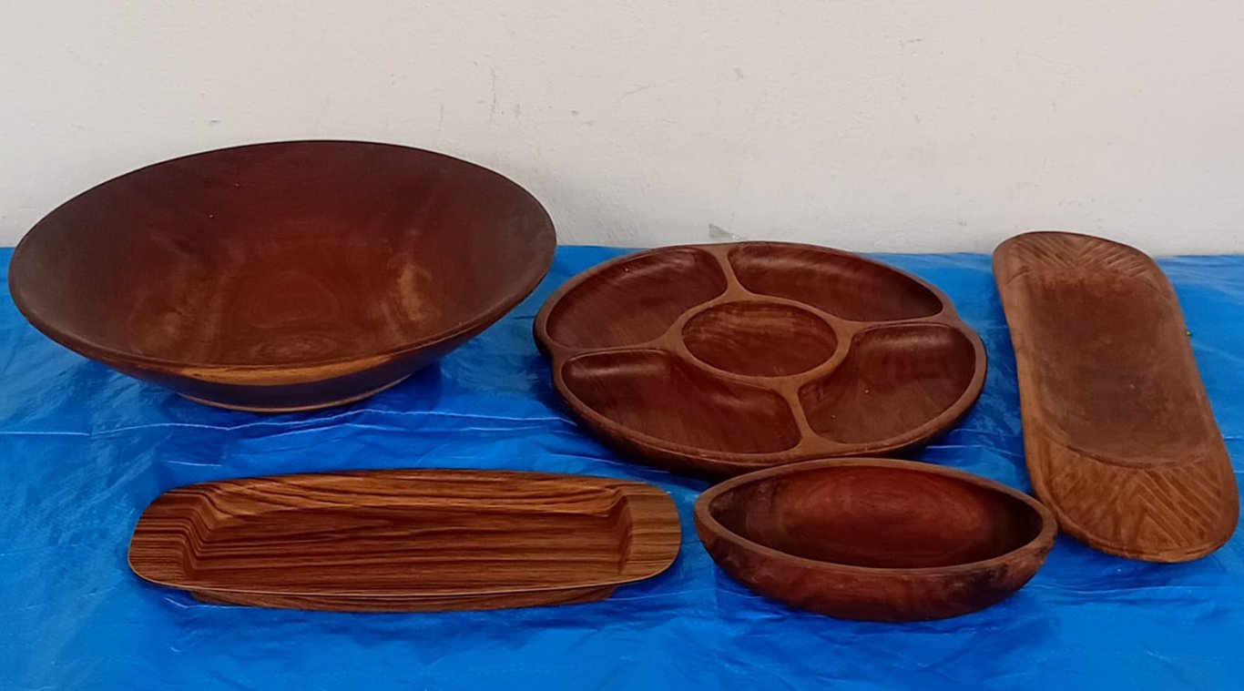Hand-Carved Wooden Serving Bowls & Platters – 5-Piece Set