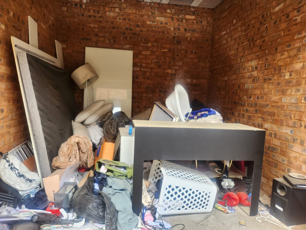 31 - Headboard Unit - JHB