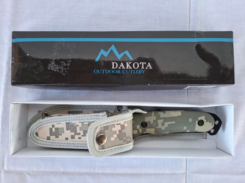 Dakota Outdoor Camouflage Folding Knife Set (Boxed)