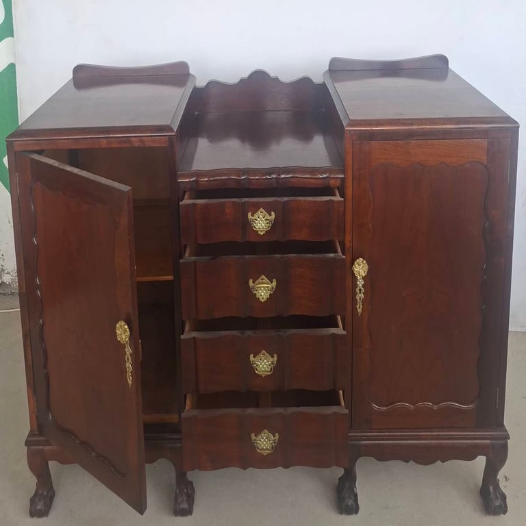 Vintage Wooden Gentleman’s Chest