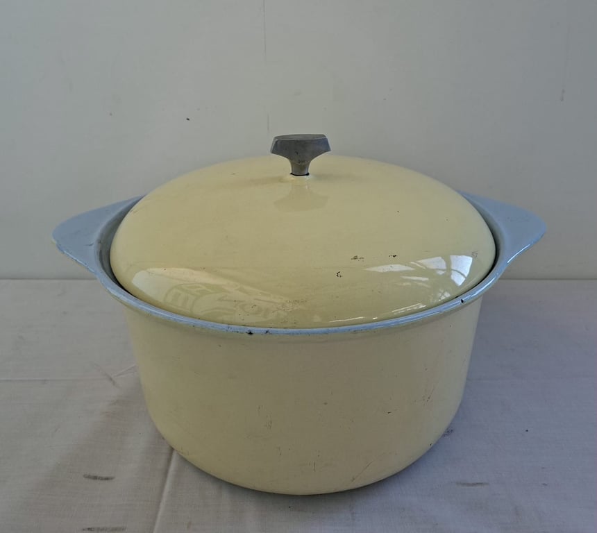 Vintage Enamelled Cast Iron Casserole Pot with Lid