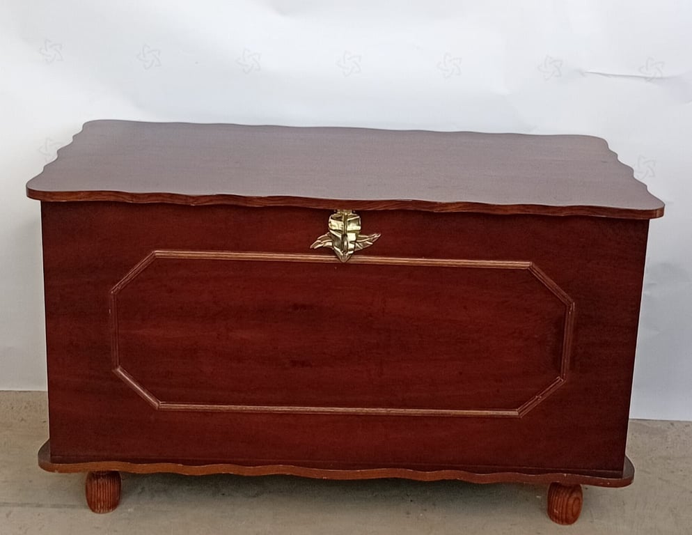 Vintage wooden blanket chest / storage trunk